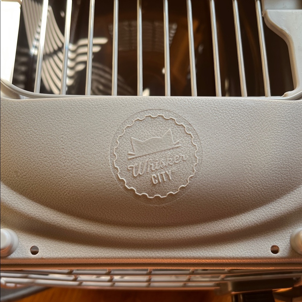 Whisker City Pet Carrier - Picture 2 of 8